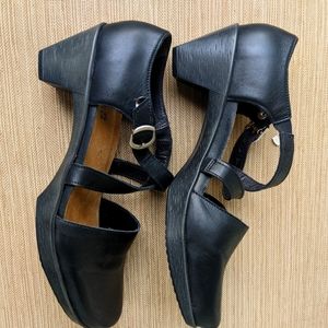 Naot's footwear woman's Mary Jane Surreal pump